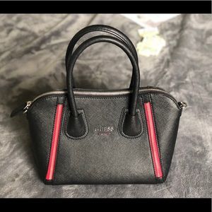 Guess top handle black